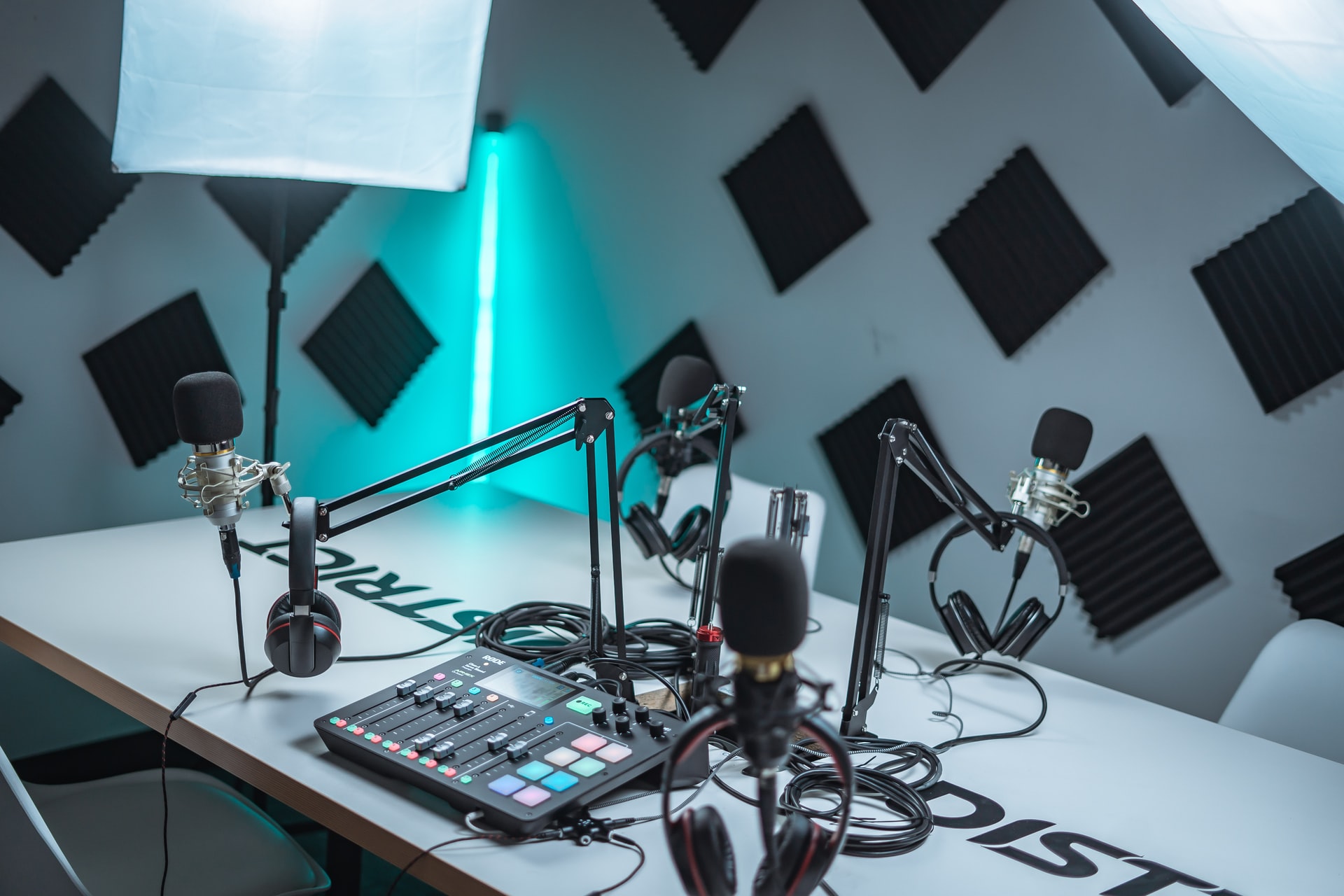 Best Budget Podcast Gear For Beginners (Less than $200)